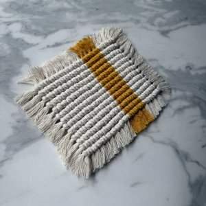 Création de dessous de plats en macramé